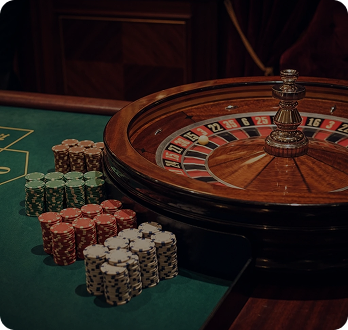 European Roulette wheel with red/black pockets, green zero, and betting layout